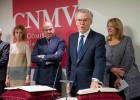 La CNMV, lista para vigilar
a las firmas de auditoría La CNMV, lista para vigilar
a las firmas de auditoría