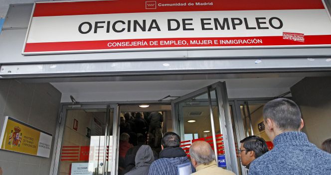 Entrada de una oficina de empleo, en un barrio periférico de Madrid. EFEArchivo
