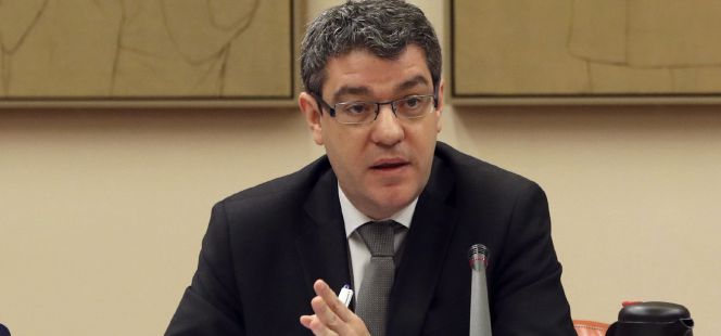 El ministro de Energía, Turismo y Agenda Digital, Álvaro Nadal, en la Comisión de Industria del Congreso.