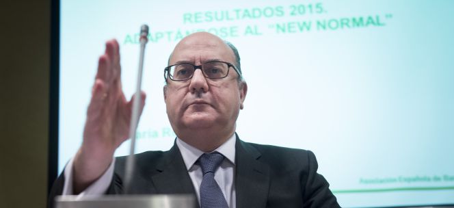 La AEB dice que la banca debe evitar dar “puñaladas de pícaro” al cliente