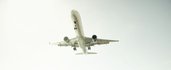 Un avión despega del aeropuerto de Lanzarote.
