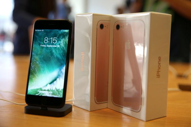 The new iPhone 7 smartphone goes on sale inside an Apple Inc. store in Los Angeles, California, U.S., September 16, 2016. REUTERSLucy NicholsonFile Photo