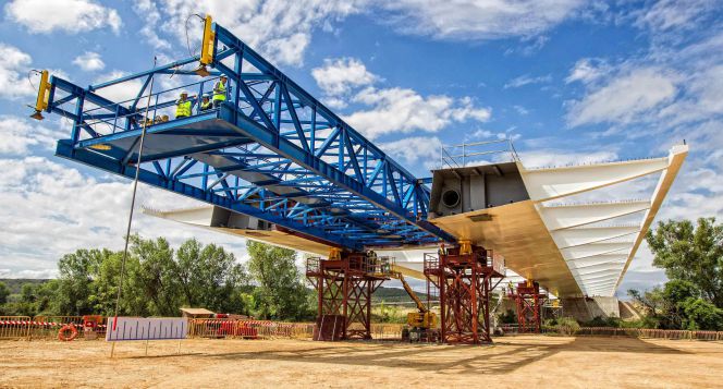 Fomento cerrará 2016 con un mínimo histórico en contratación de obra.