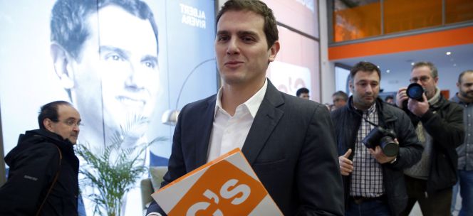 El líder de Ciudadanos, Albert Rivera, momentos antes de la rueda de prensa que ha ofrecido hoy en la sede del partido, en Madrid.