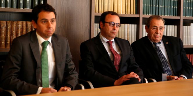 Desde la izquierda, Víctor Grífols Deu y Raimon Grifols, consejeros delegados, y Victor Grífols, presidente no ejecutivo de Grifols.