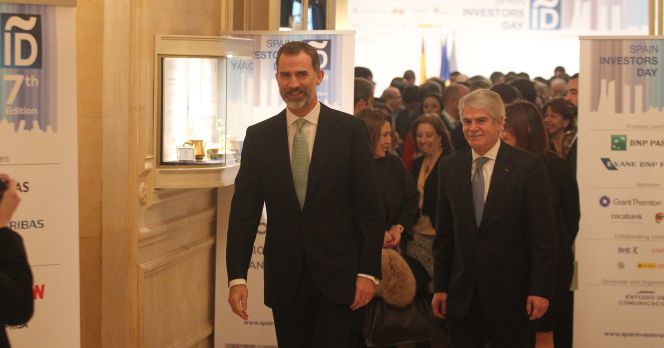 El rey Felipe VI a su llegada al Spain Investors Day. El monarca inauguró el foro con un discurso que pronunció en inglés.