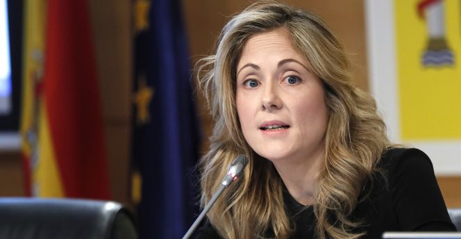 La secretaria de Estado del Tesoro, Emma Navarro, durante la rueda de prensa que ofreció recientemente para explicar la estrategia de emisiones de deuda del Estado para el ejercicio de 2017.