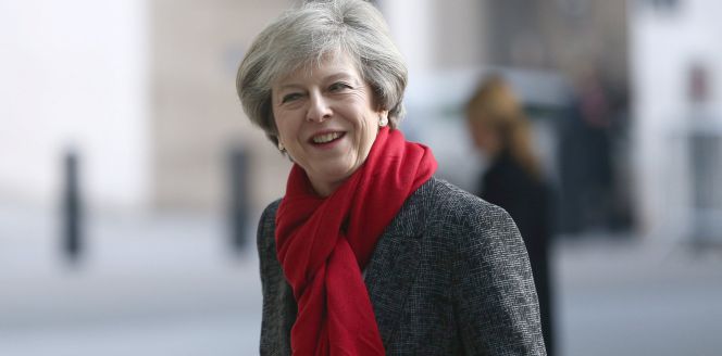 Theresa May estudiará un pacto comercial con EE UU