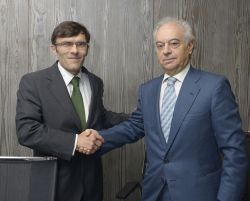 Carlos Álvarez Navarro, presidente de Santalucía, junto a Alberto Durán, de Fundación Once.