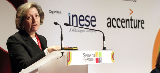 Pilar González de Frutos, presidenta de Unespa, durante su intervención en un foro sectorial.