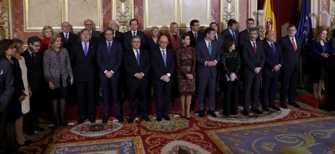 Gobierno, diputados, senadores y altas instituciones del Estado celebran en el Congreso el 38 aniversario de la Constitución. A la derecha, la presidenta de la Cámara Baja, Ana Pastor, durante su discurso.