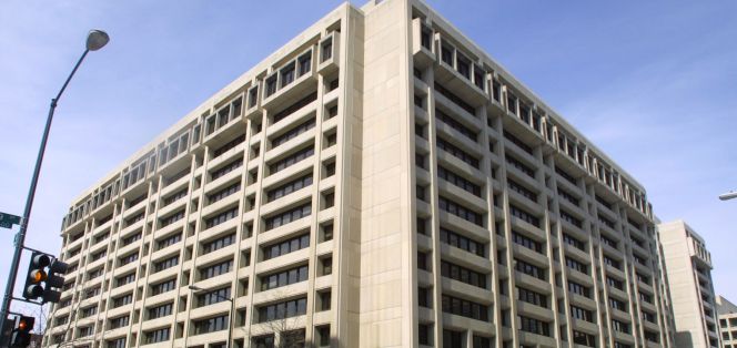Lo que pide el FMI a España: contrato único y más impuestos