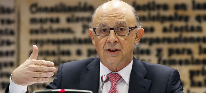 Montoro asegura que Hacienda reformará la fiscalidad de los coches