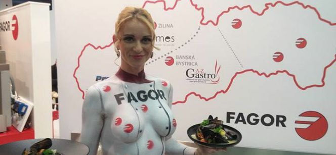 Fagor pide perdón por publicitarse con una modelo desnuda