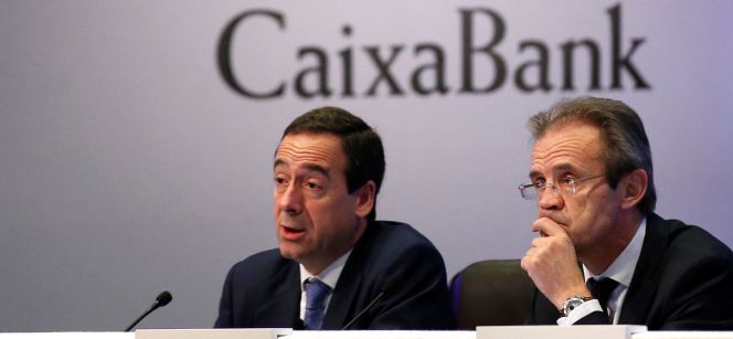 El presidente de CaixaBank, Jordi Gual (drch) y el consejero delegado, Gonzalo Gortazar, en la presentación de resultados de 2016. REUTERSAlbert Gea