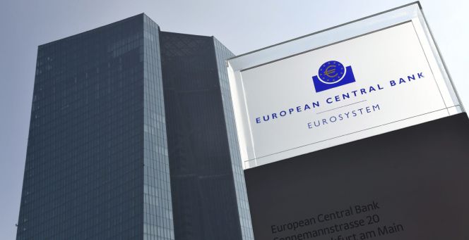 Vista del logotipo del Banco Central Europeo (BCE) en su sede de Fráncfort, Alemania.