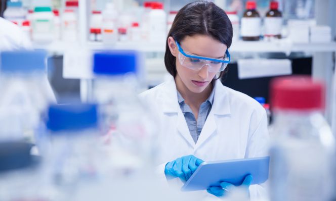 Se estanca el número de científicas en España