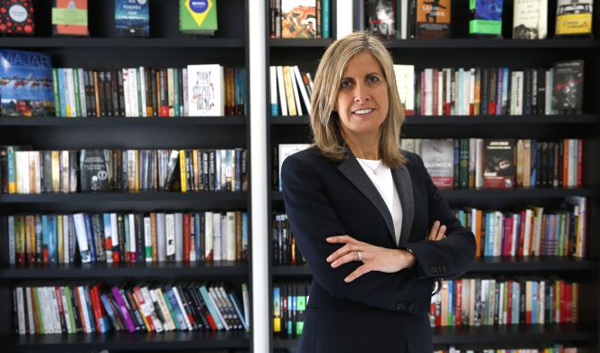 Núria Cabutí: “La piratería se combate con leyes y educación”