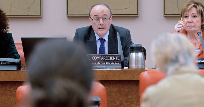 El gobernador del Banco de España, Luis María Linde, durante su comparecencia en la Comisión de Seguimiento y Evaluación de los Acuerdos Pacto de Toledo, hoy en el Congreso. EFEFernando Villar