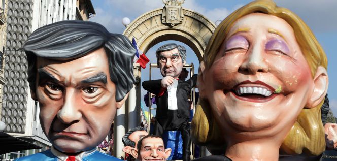 Figuras de Marine Le Pen, François Fillon (izquierda) y otros candidatos a la presidencia de Francia, en el carnaval de Niza, el domingo.