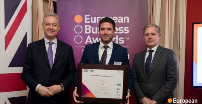 De izquierda a derecha: el embajador británico, Simon Manley; Enrique Martínez, director corporativo de tecnología y servicios digitales de Santillana, y, José María Gassó, socio de RSM España.