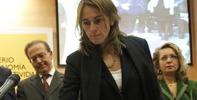 Flavia Rodríguez Ponga, jurando su cargo como directora general de Seguros y Fondos de Pensiones (DGSFP).