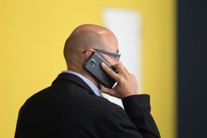 teléfono con recargo
