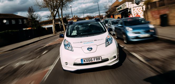 Un Nissan Leaf autónomo