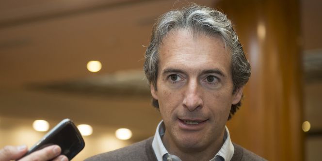 El ministro de Fomento y exalcalde de Santander, Íñigo de la Serna, atiende a los medios hoy en Santander.