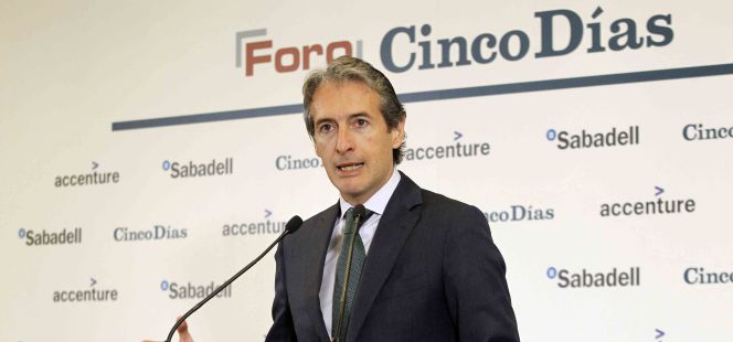 El ministro de Fomento, Íñigo de la Serna, durante su intervención en el Foro Cinco Días.