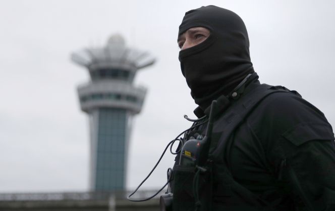 Reabre el aeropuerto de París Orly