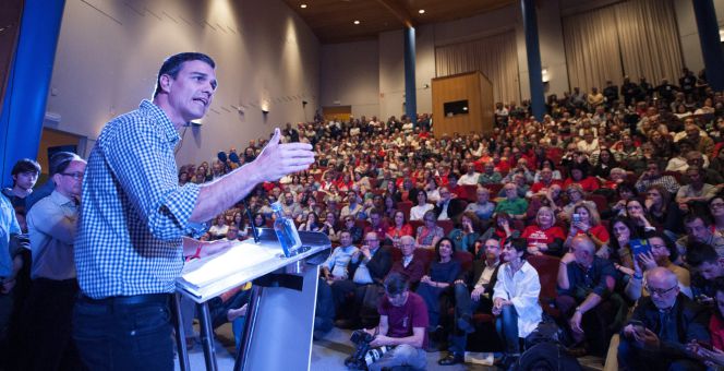 El exsecretario general del PSOE Pedro Sánchez, durante el encuentro con militantes celebrado esta semana en el Edificio Politécnico del Campus Universitario de Ourense.