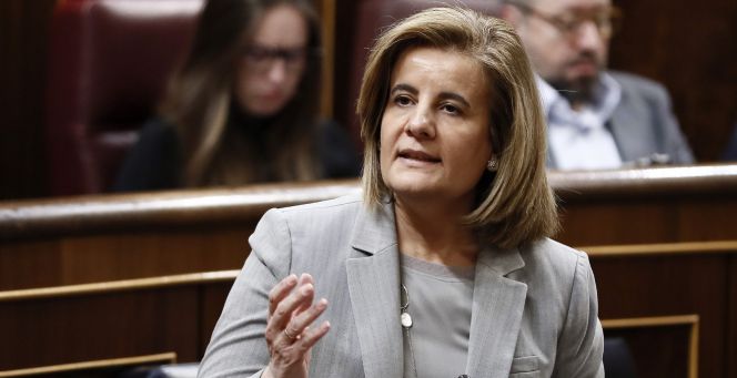 La ministra de Empleo y Seguridad Social, Fátima Báñez, durante una de sus últimas intervenciones en la sesión de control al Gobierno en el Congreso de los diputados.