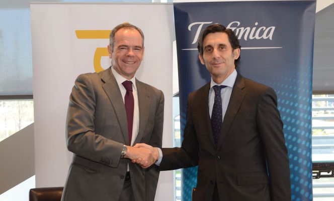 El consejero delegado de Ferrovial, Íñigo Meirás, con el presidente de Telefónica, José María Álvarez-Pallete, en la sede de la teleco en Madrid.
