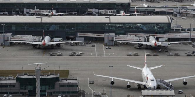 Aviones en el aeropuerto londinenses de Heathrow.