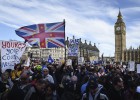 Miles de personas en Londres le dicen Miles de personas en Londres le dicen