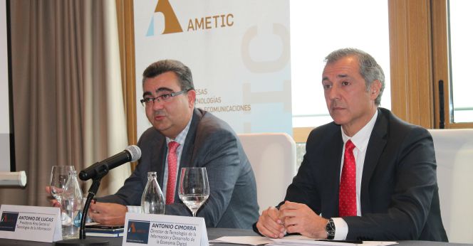 Antonio de Lucas y Antonio Cimorra, presidente del área TI de Ametic y director de TI y desarrollo de economía digital.