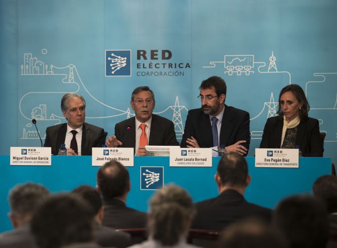 De izda a derecha: el director general de Operación de REE, Miguel Duvison; el presidente, José Folgado; el consejero delegado, Juan Lasala, y la directora general de Transporte, Eva Pagán. rn rn