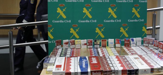 La Guardia Civil española y las policías de Bulgaria y Rumanía han desmantelado una de las mayores redes de contrabando de tabaco en Europa, nocivo en muchos casos para la salud, y se ha incautado de 1.560.000 cajetillas valoradas en 6 millones de euros (6,4 millones de dólares), dentro de la denominada operación "Mangalica", que se ha saldado con 42 detenidos (30 en España, 11 en Rumanía y 1 en Bulgaria) y 58 registros (18 en España, 38 en Rumanía y 2 en Bulgaria). EFEJuan Carlos Hidalgo
