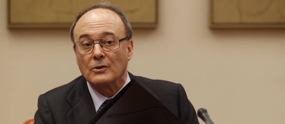 El gobernador del Banco de España, Luis María Linde, durante su comparecencia en el Congreso de los Diputados para explicar su opinión sobre el Proyecto de Ley de Presupuestos Generales del Estado para 2017. EFEPaco Campos
