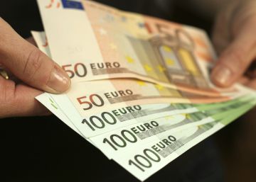 El Gobierno prohibe a los extranjeros pagos en efectivo de más de 10.000 euros El Gobierno prohibe a los extranjeros pagos en efectivo de más de 10.000 euros