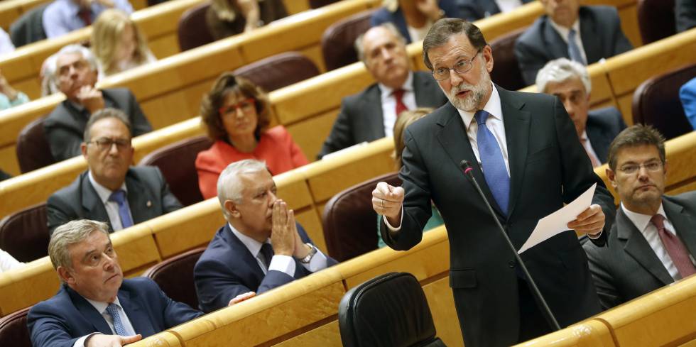 El presidente del Gobierno, Mariano Rajoy, durante su intervención en la sesión de control al Gobierno esta tarde en el Senado. EFEJavier Lizón