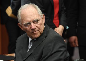 Bruselas asume la propuesta de Berlín para penalizar la deuda pública Bruselas asume la propuesta de Berlín para penalizar la deuda pública