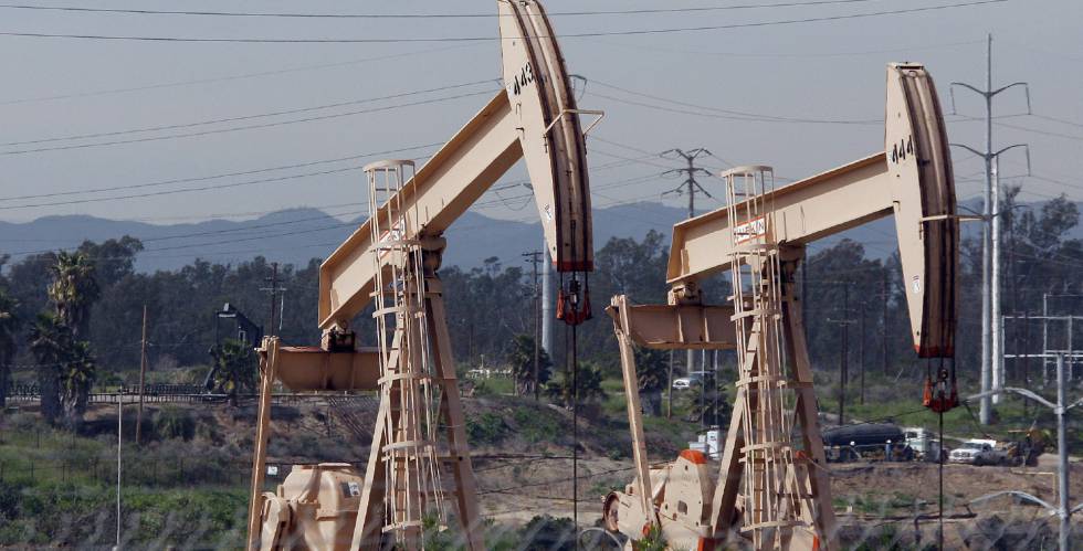 Cae precio de petróleo tras decisión de Trump sobre acuerdo climático