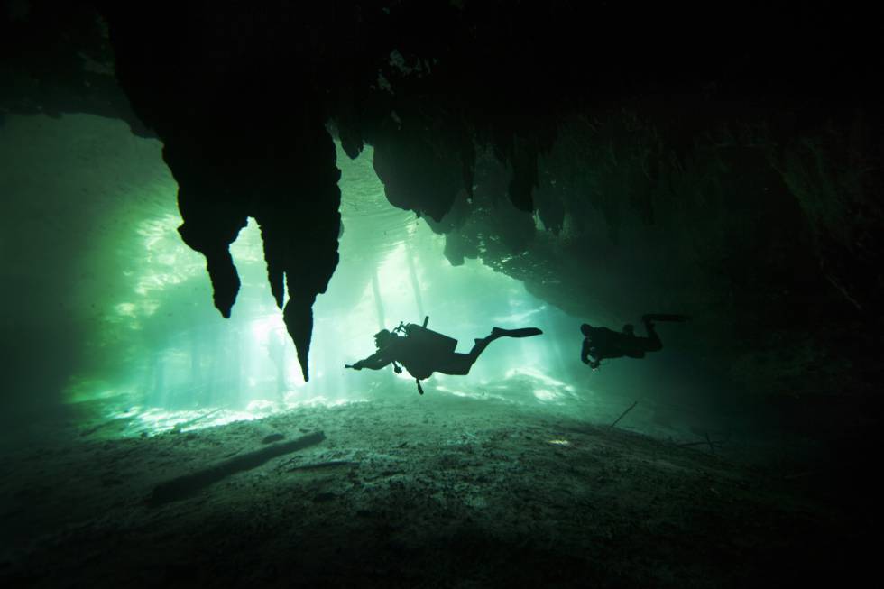 Buceo en un cenote.