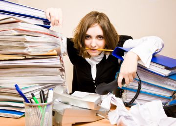 Abogados que trabajan para abogados: ¿contrato laboral o mercantil?
