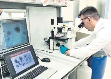 Investigación en un laboratorio farmacéutico.