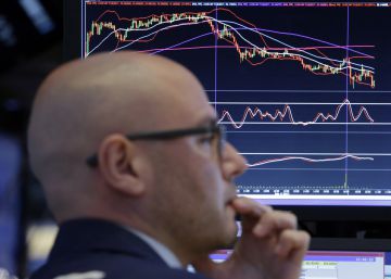 Un broker en la Bolsa neoyorquina.
