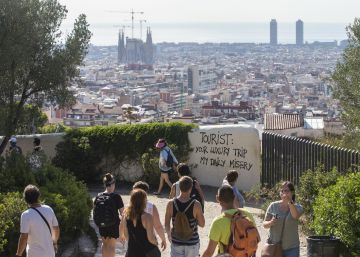 Airbnb retira 1.036 pisos en Barcelona tras la amenaza de nuevas sanciones Airbnb retira 1.036 pisos en Barcelona tras la amenaza de nuevas sanciones