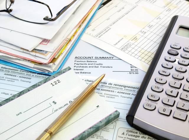 Autónomos: tengo que pagar el IVA y no tengo dinero. ¿Qué hago?